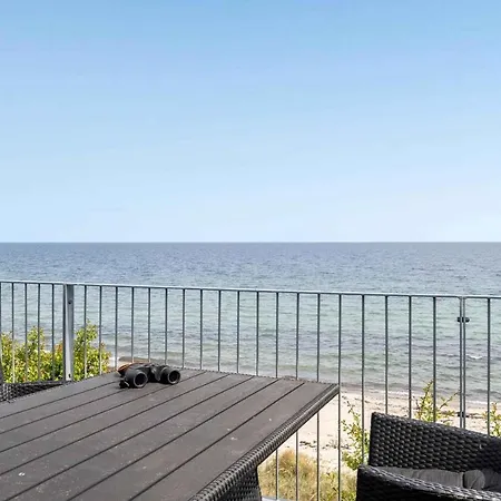 Nicely Located With A View And Access To The Water Villa *